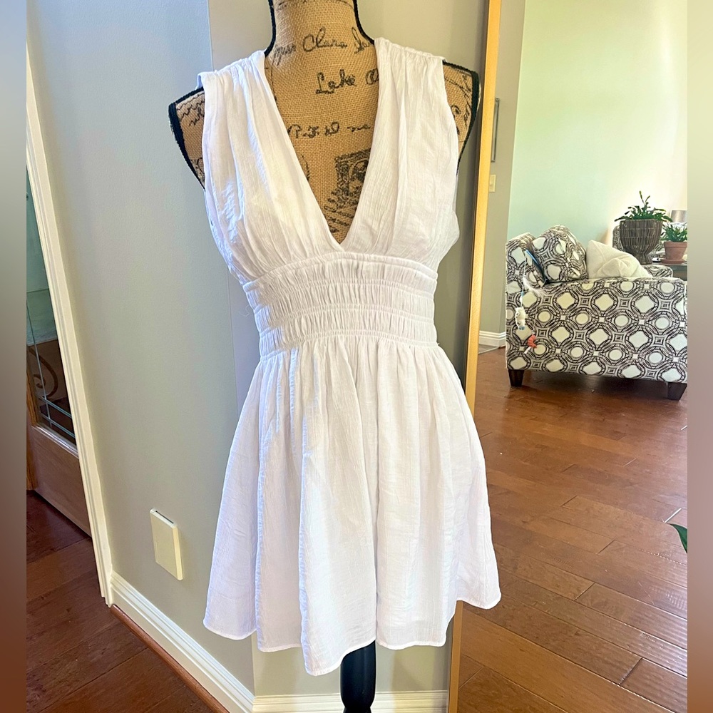 Abercrombie white V neck dress BRAND NEW